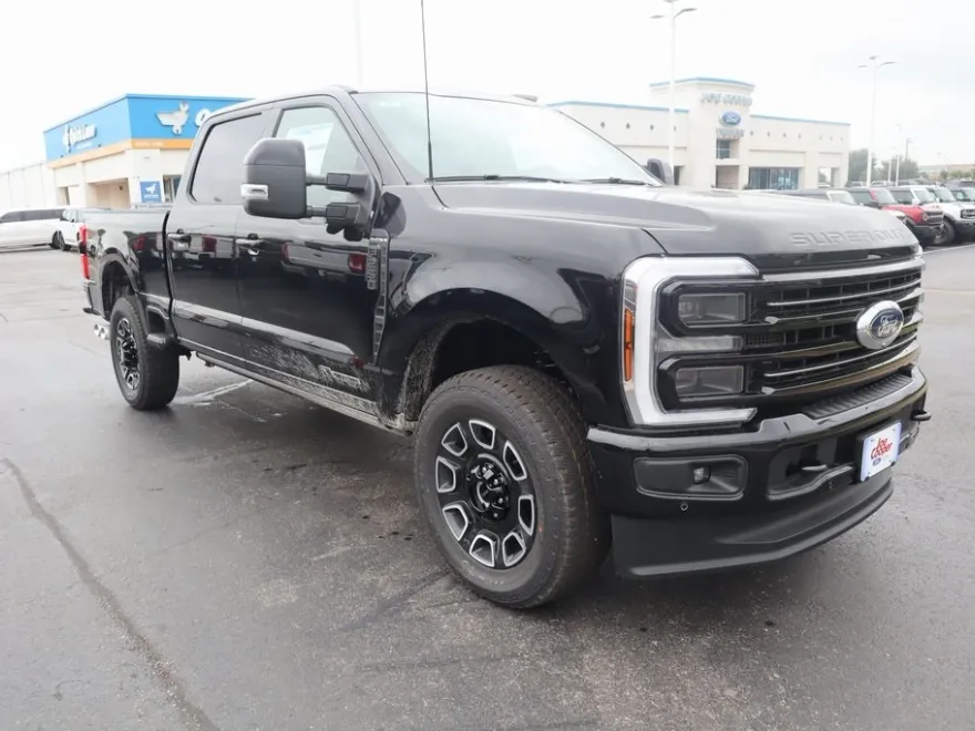 2025 Ford F-250 Platinum photo 1