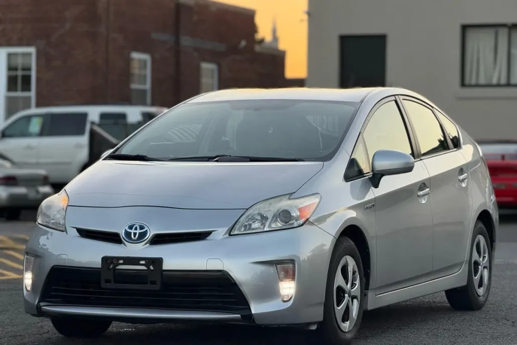 2012 Toyota Prius One photo 1