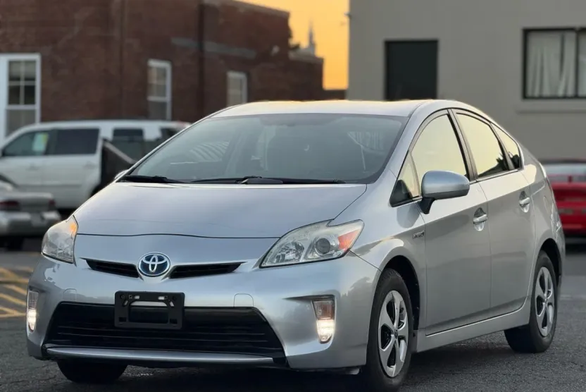 2012 Toyota Prius One photo 1