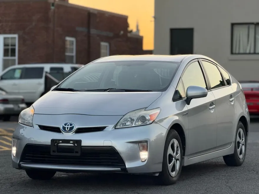 2012 Toyota Prius One photo 1