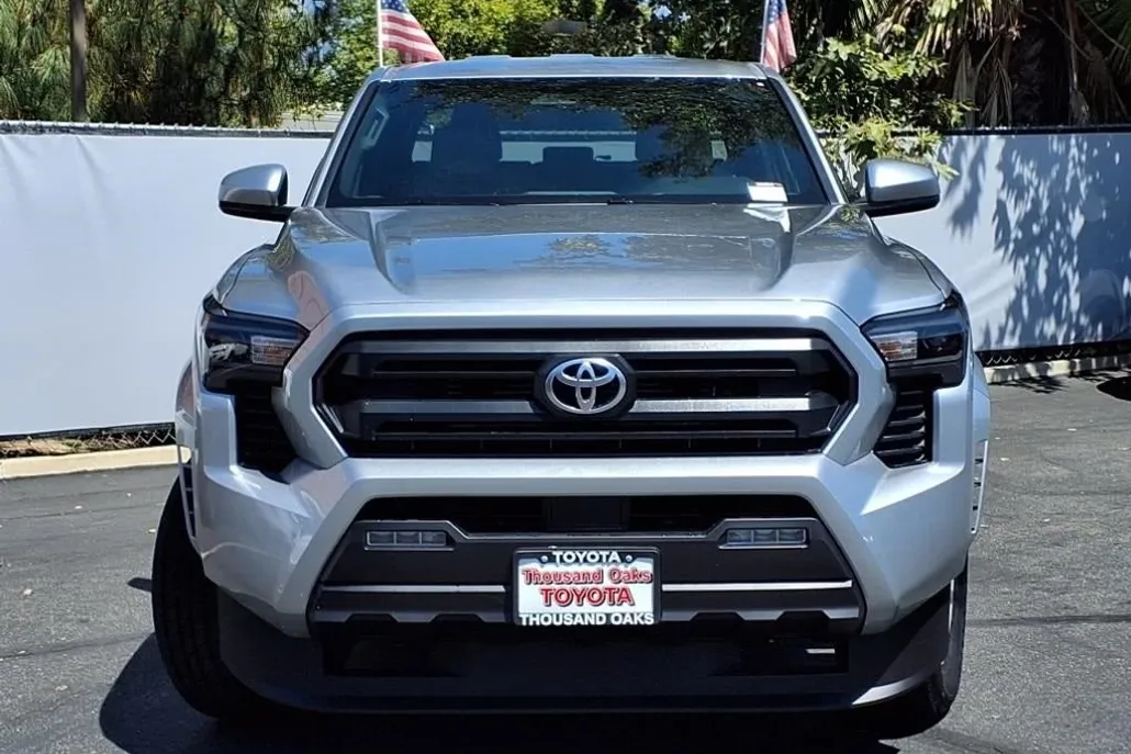 2025 Toyota Tacoma SR5 photo 1