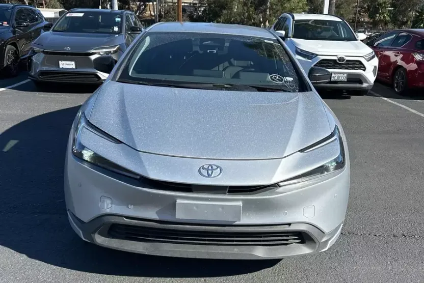 2025 Toyota Prius LE photo 1