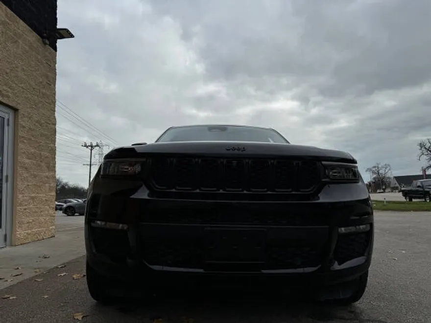 2023 Jeep Grand Cherokee Limited photo 4