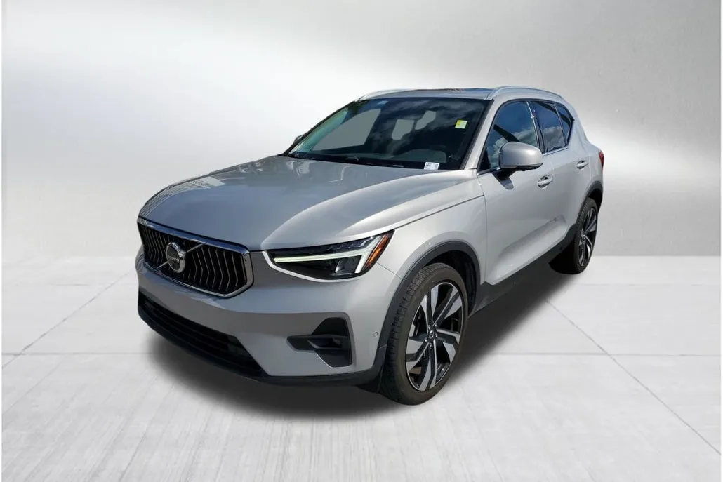 2023 Volvo XC40 AWD Ultimate photo 1
