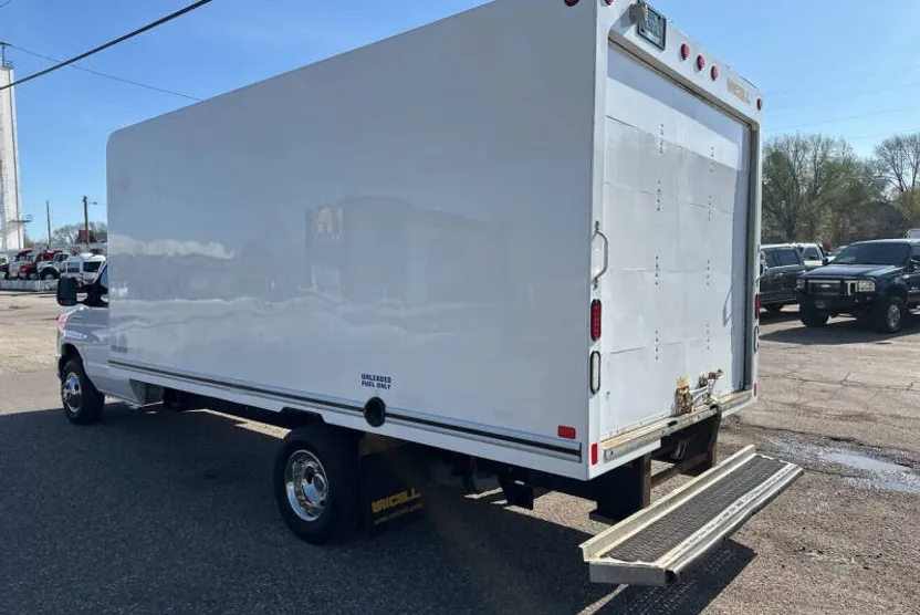 2017 Ford E-350 photo 1