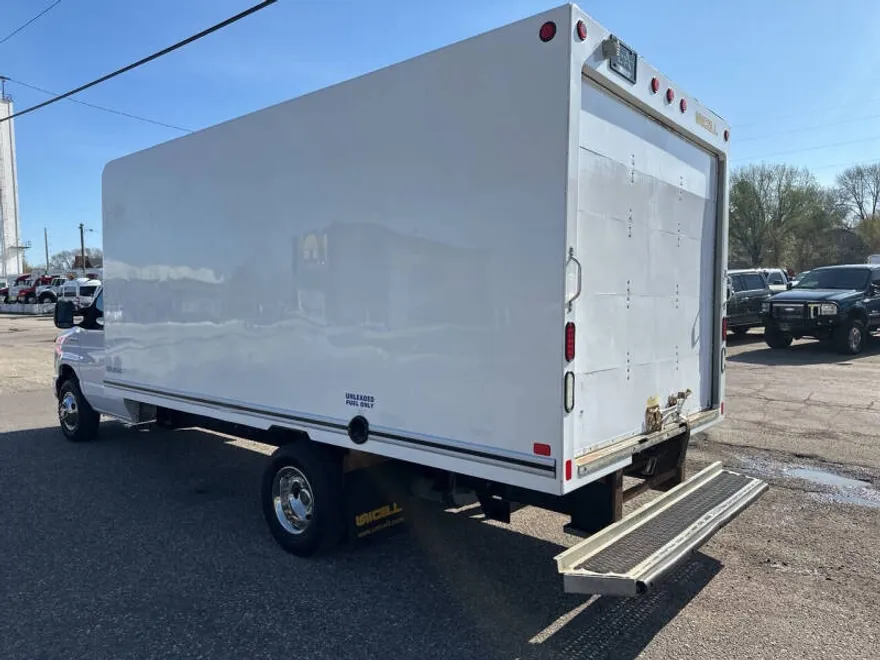 2017 Ford E-350 photo 1