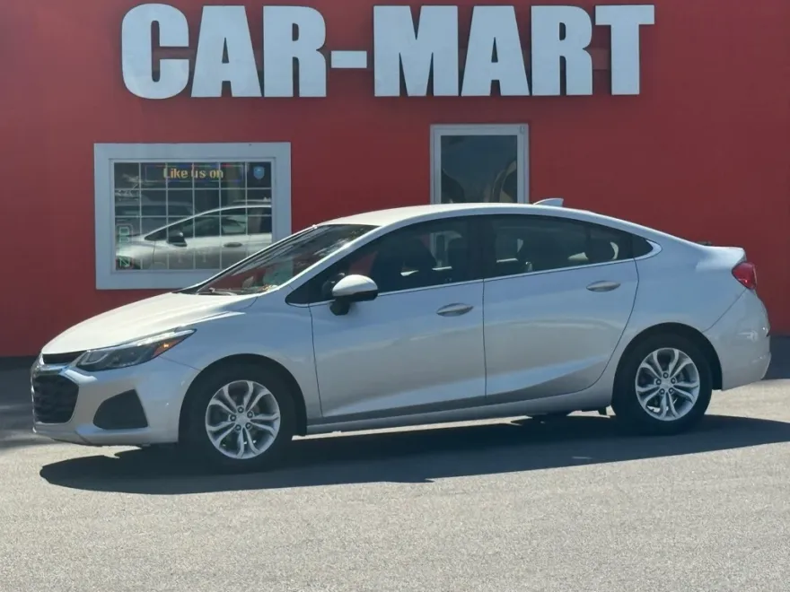 2019 Chevrolet Cruze LT photo 1