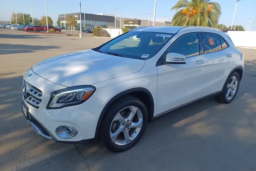 2020 Mercedes Benz GLA 250 4MATIC photo 1