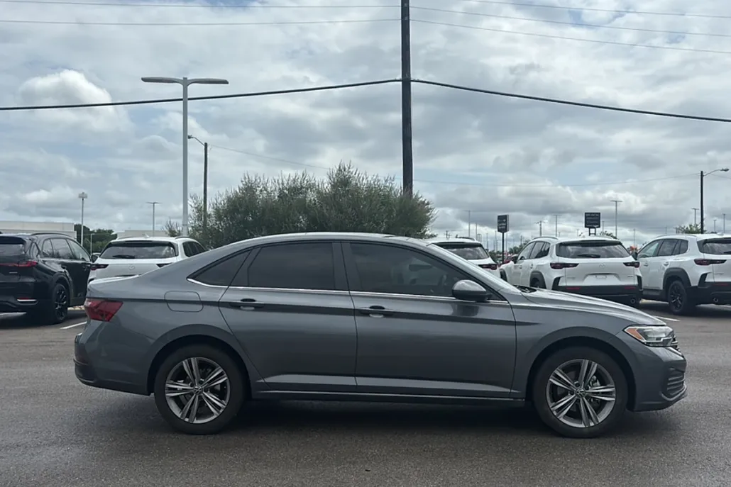 2023 Volkswagen Jetta 1.5T SE photo 1
