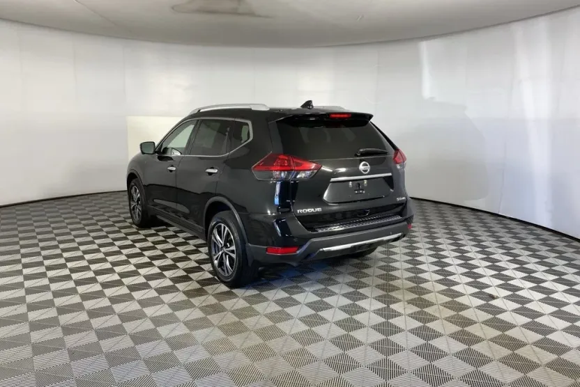 2019 Nissan Rogue SV photo 1