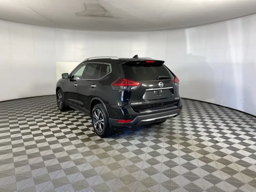 2019 Nissan Rogue SV photo 1