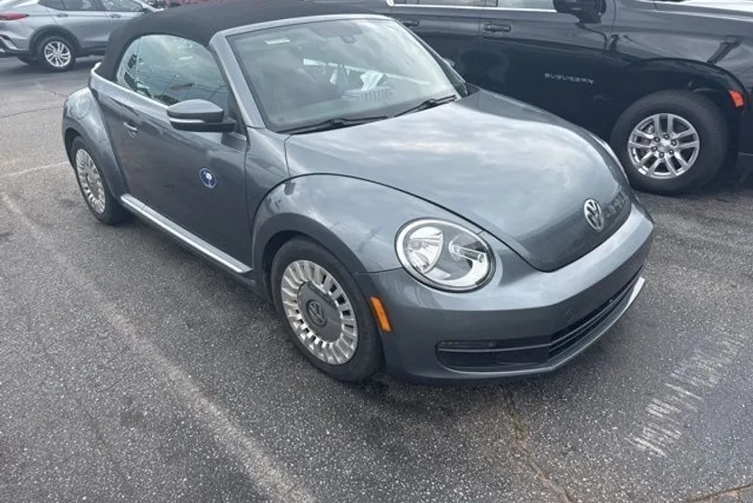 2016 Volkswagen Beetle Convertible 1.8T S photo 1