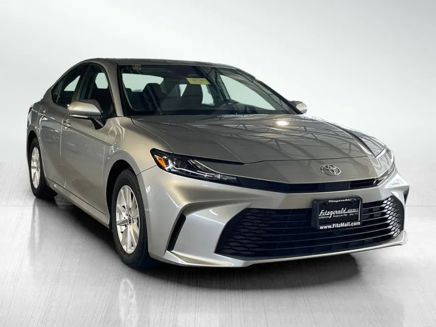 2025 Toyota Camry LE photo 1