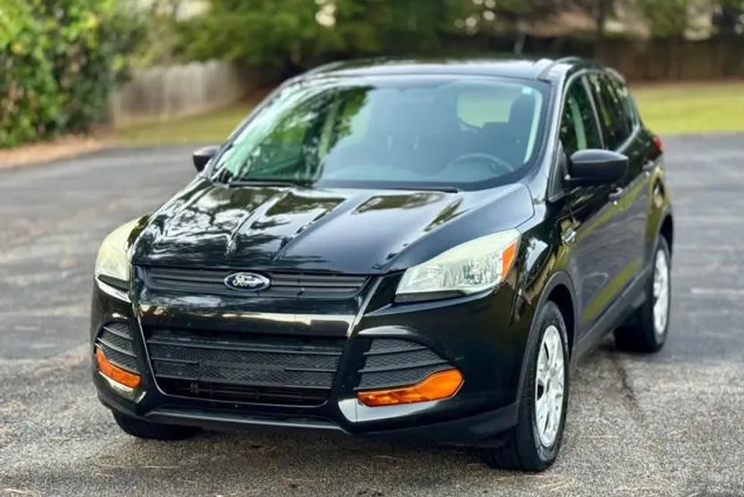 2014 Ford Escape S photo 1