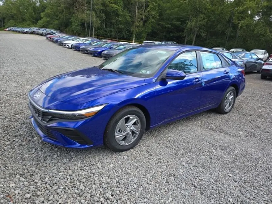 2025 Hyundai Elantra SE photo 1