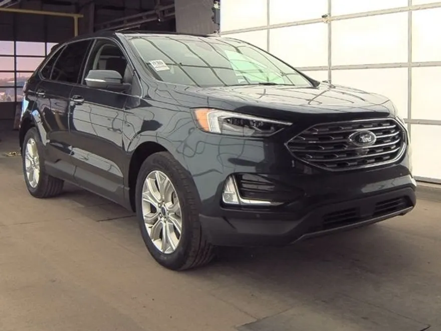 2022 Ford Edge Titanium photo 5