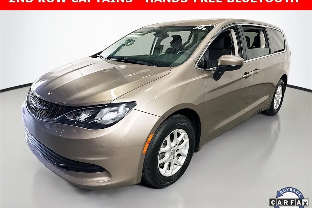2017 Chrysler Pacifica LX photo 1