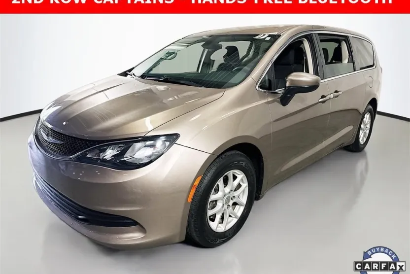 2017 Chrysler Pacifica LX photo 1