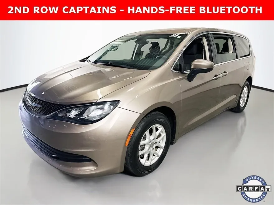 2017 Chrysler Pacifica LX photo 1