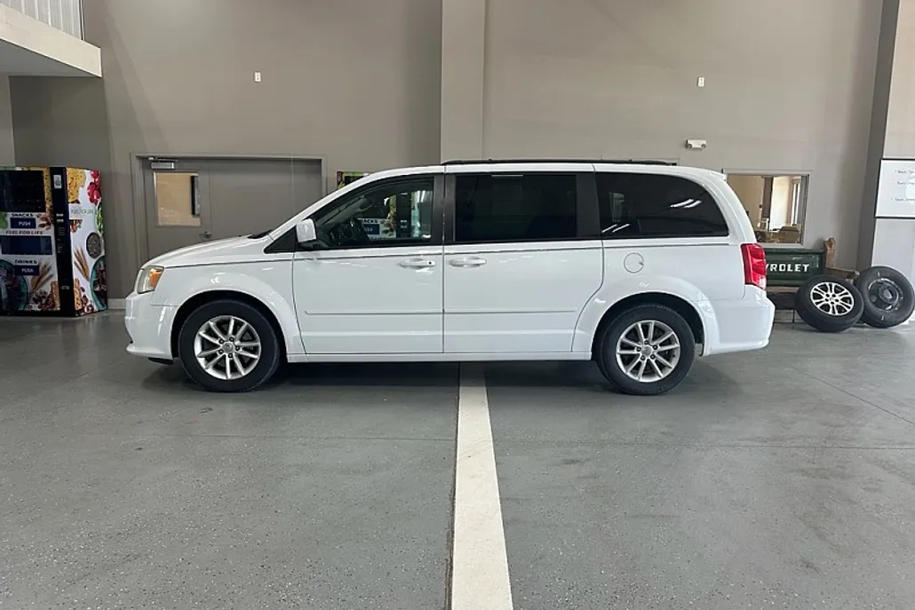 2013 Dodge Grand Caravan SXT photo 1