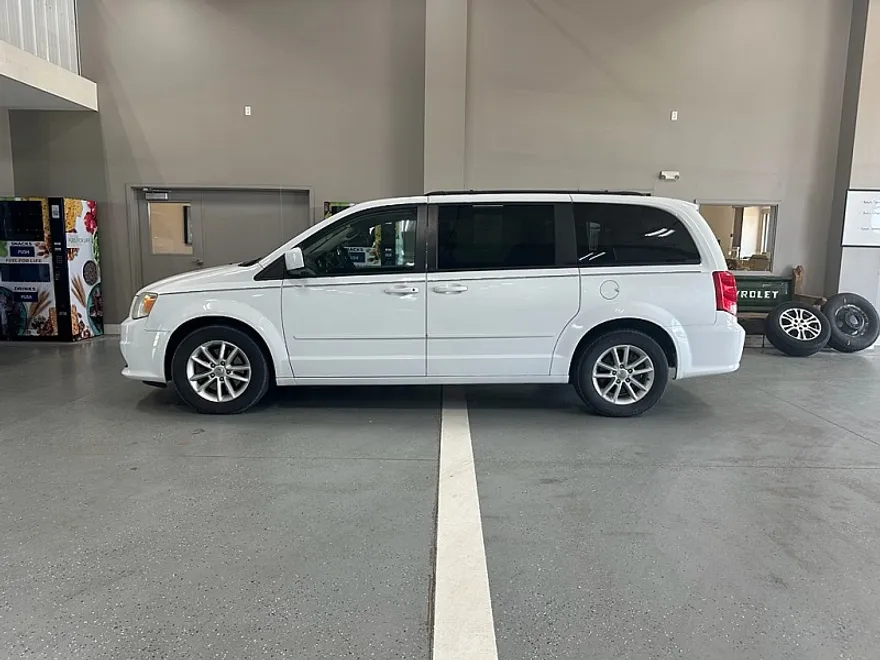 2013 Dodge Grand Caravan SXT photo 1