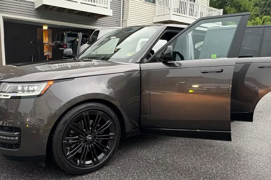 2025 Land Rover Range Rover SE photo 1