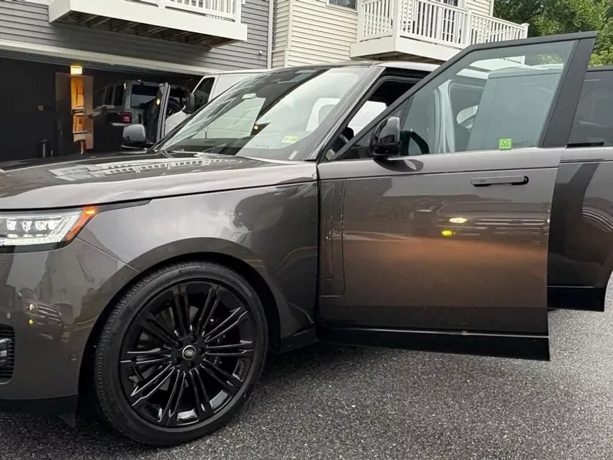 2025 Land Rover Range Rover SE photo 1