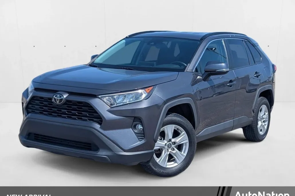2021 Toyota RAV4 XLE photo 1