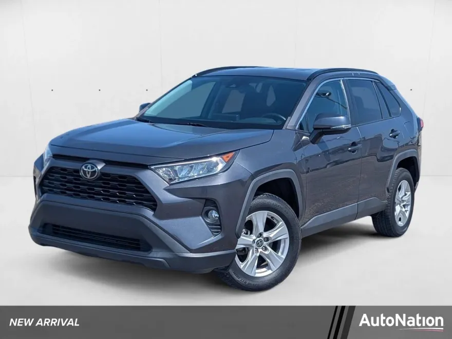 2021 Toyota RAV4 XLE photo 1