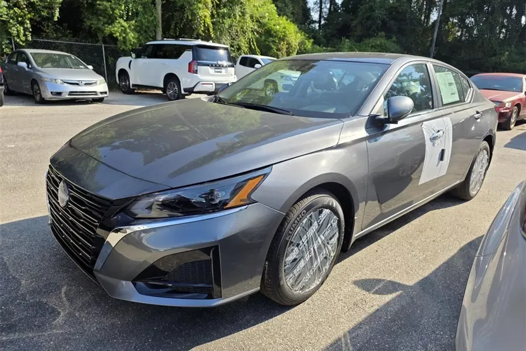 2025 Nissan Altima 2.5 SV photo 1