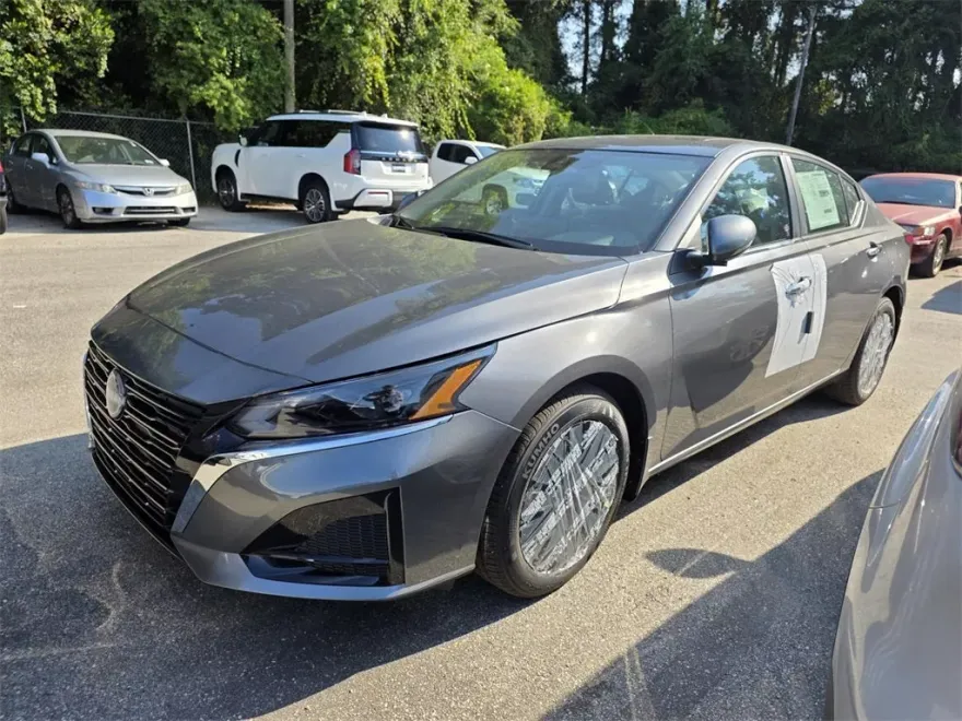 2025 Nissan Altima 2.5 SV photo 1