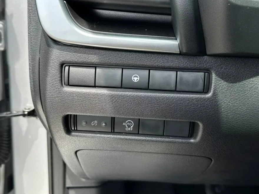 2023 Nissan Rogue SV photo 23