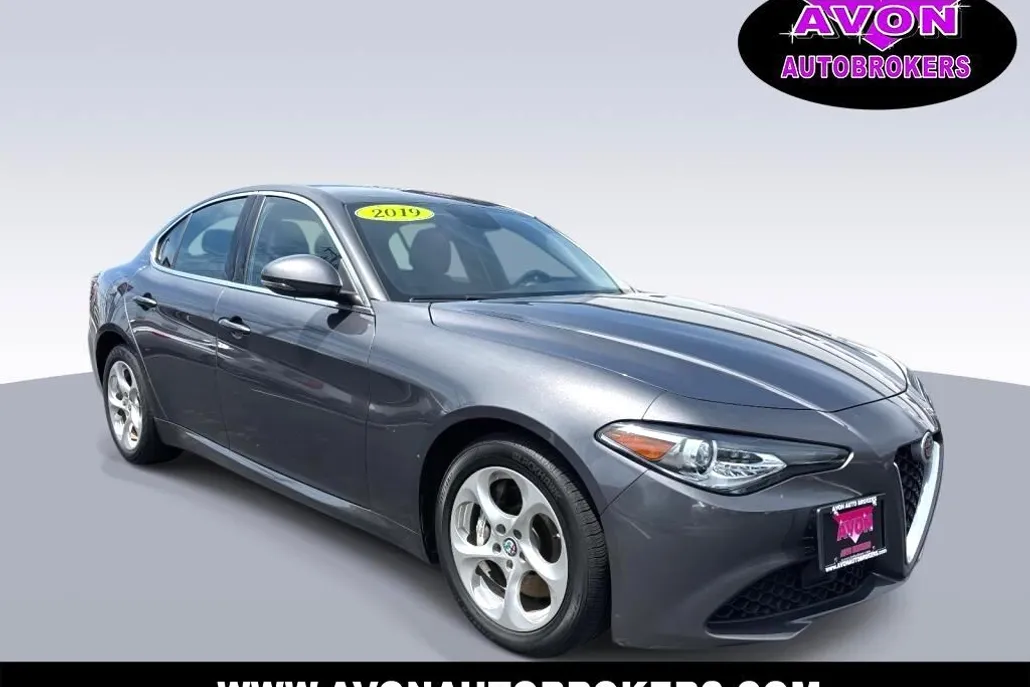 2019 Alfa Romeo Giulia photo 1