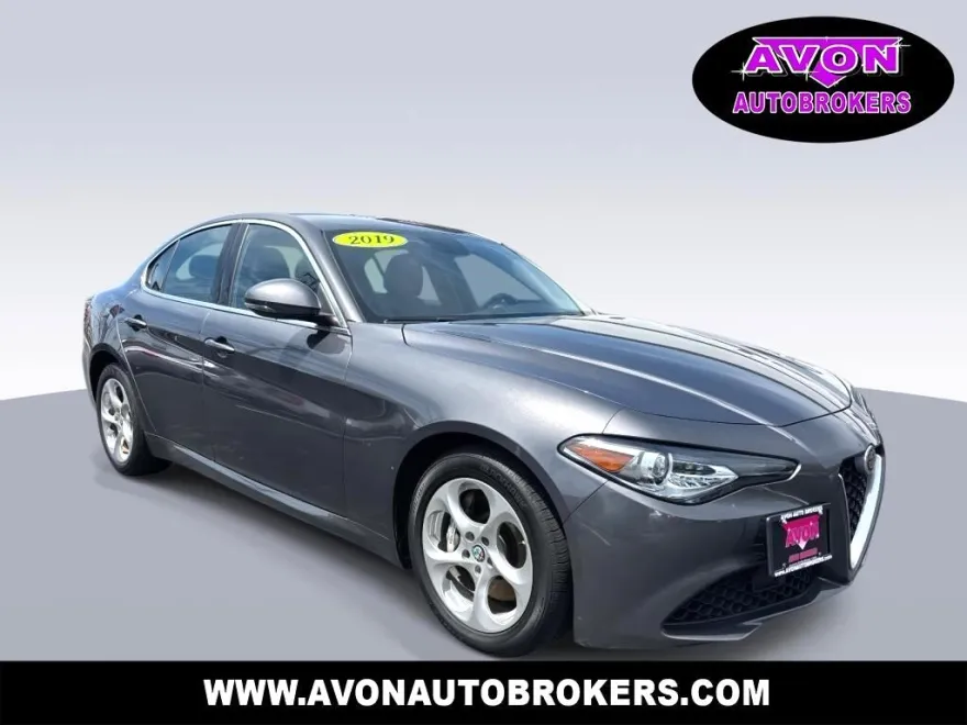 2019 Alfa Romeo Giulia photo 1