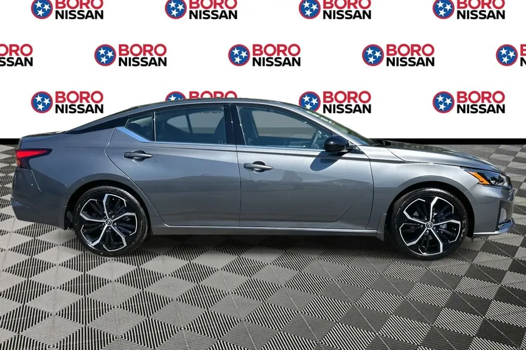 2025 Nissan Altima SR photo 1