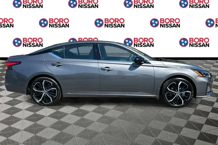 2025 Nissan Altima SR photo 1