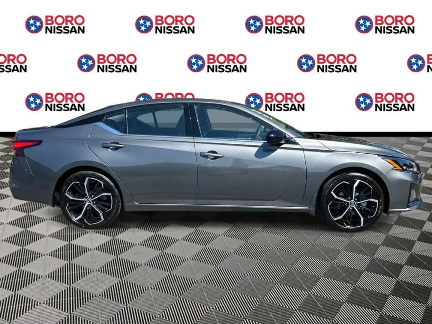 2025 Nissan Altima SR photo 1