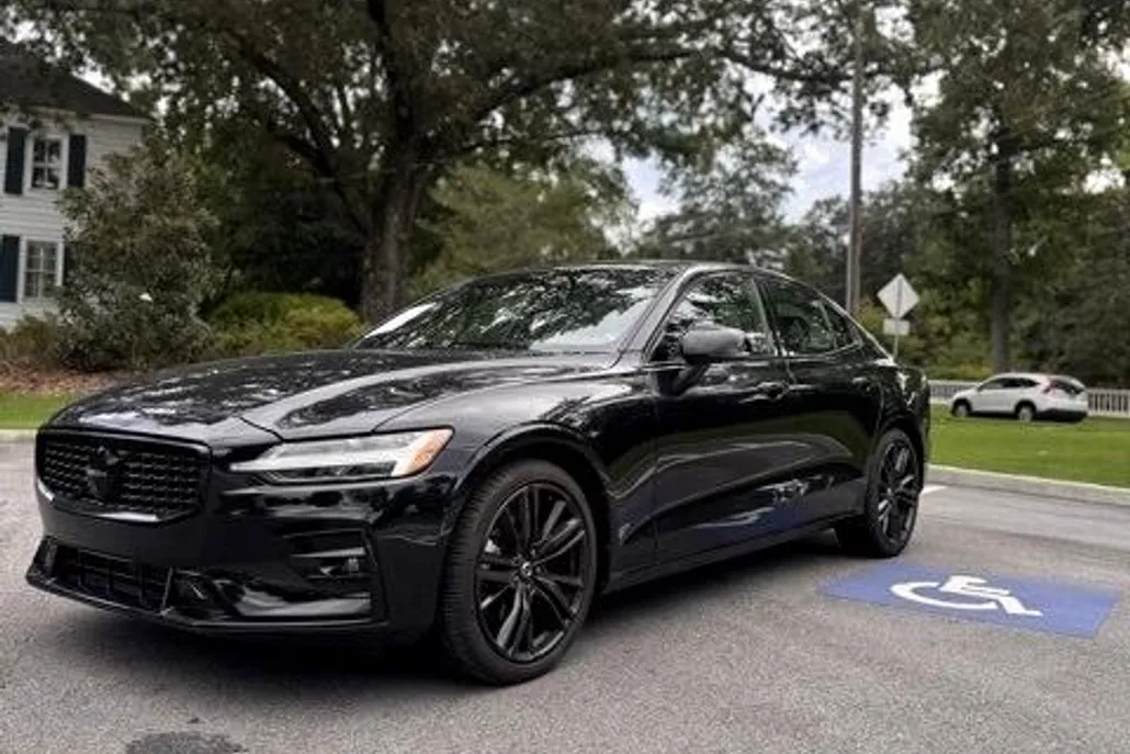 2024 Volvo S60 B5 Plus Black Edition photo 1