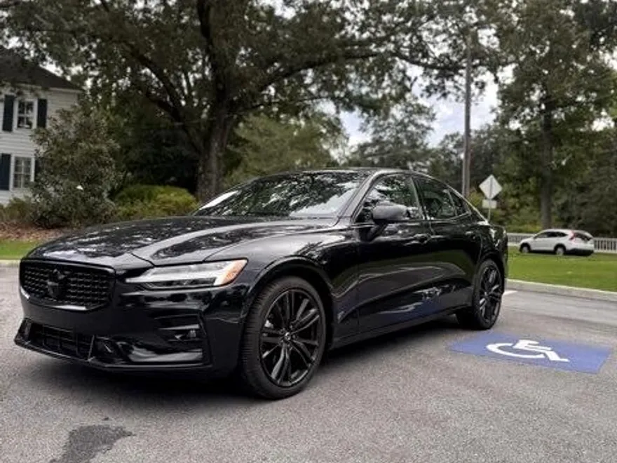 2024 Volvo S60 B5 Plus Black Edition photo 1