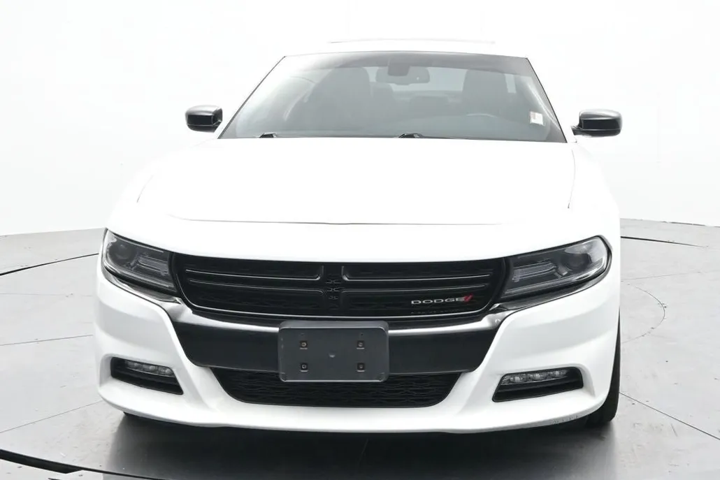 2016 Dodge Charger SXT photo 1