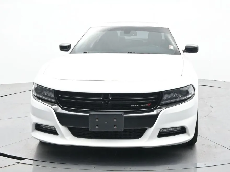 2016 Dodge Charger SXT photo 1