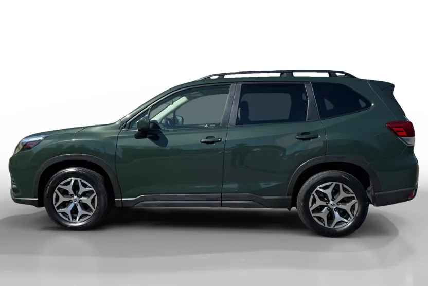 2023 Subaru Forester Premium photo 1