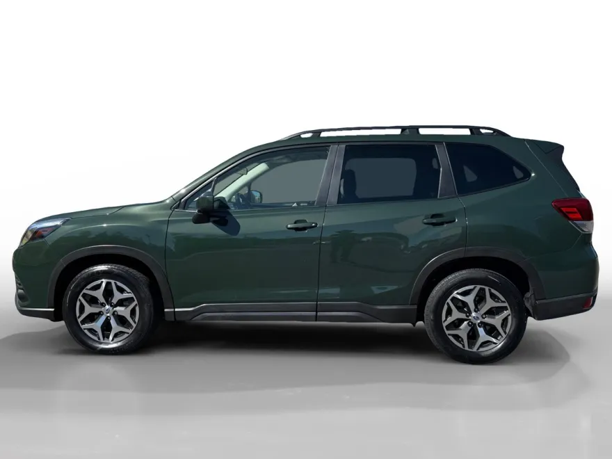2023 Subaru Forester Premium photo 1