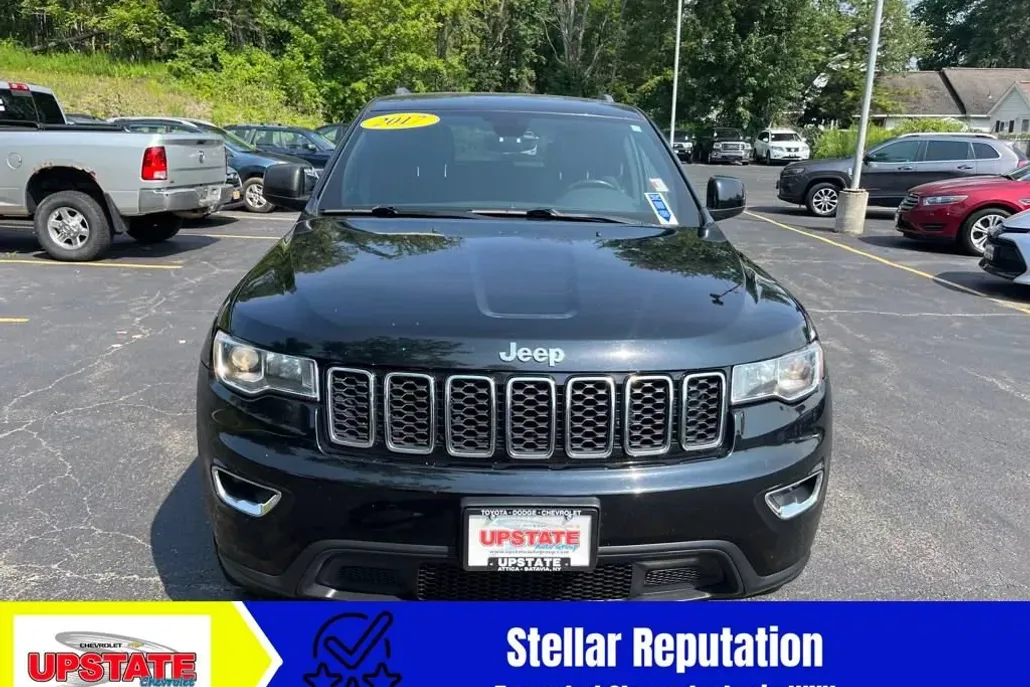 2017 Jeep Grand Cherokee Laredo photo 1