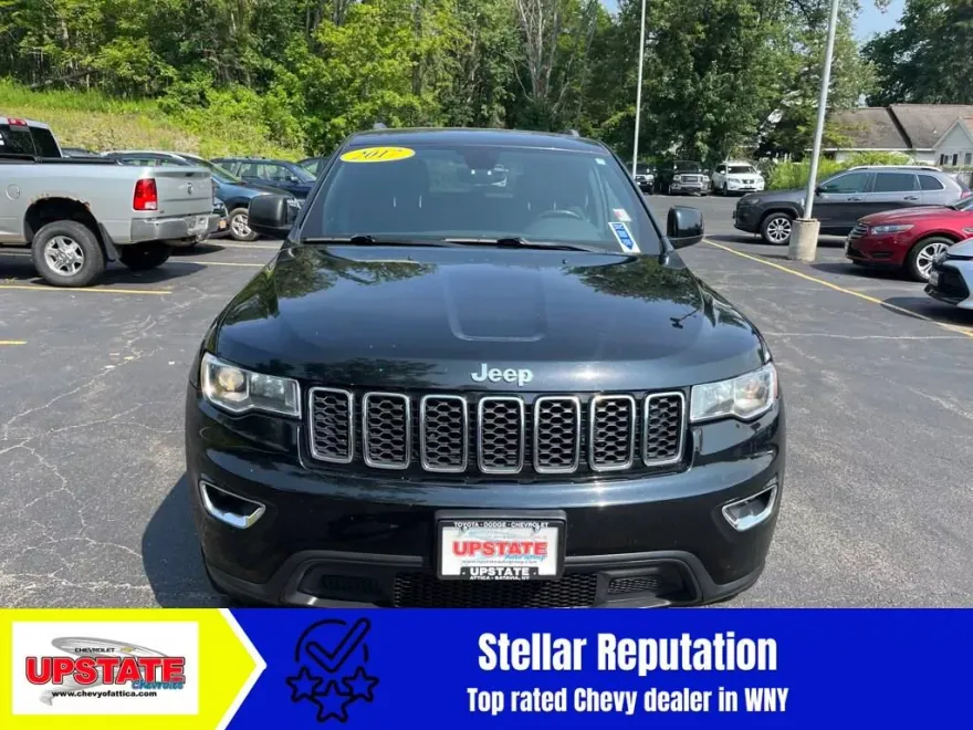 2017 Jeep Grand Cherokee Laredo photo 1