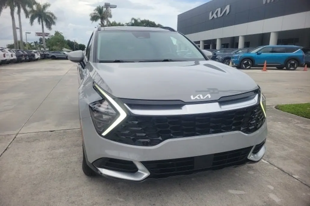 2023 Kia Sportage SX photo 1