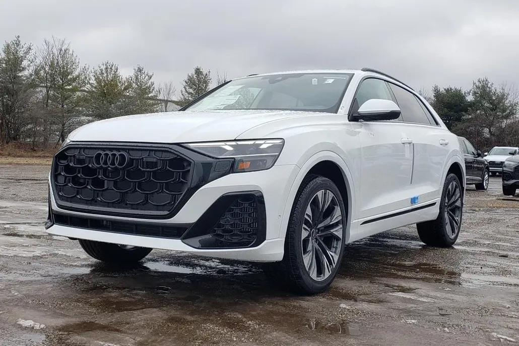 2025 Audi Q8 55 Premium Plus photo 1