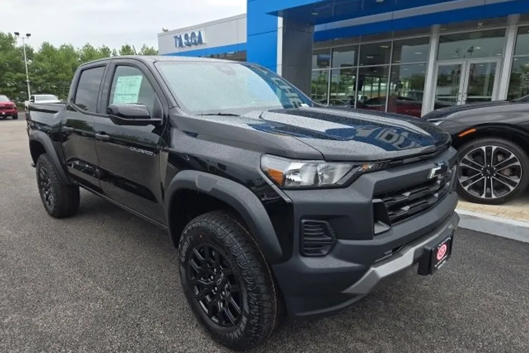 2026 Chevrolet Colorado Trail Boss photo 1