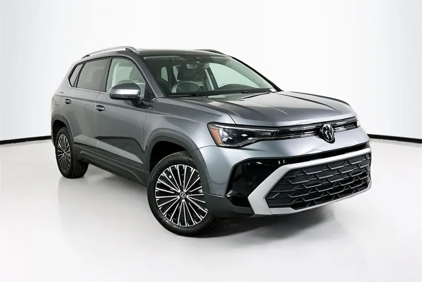2025 Volkswagen Taos SE photo 1