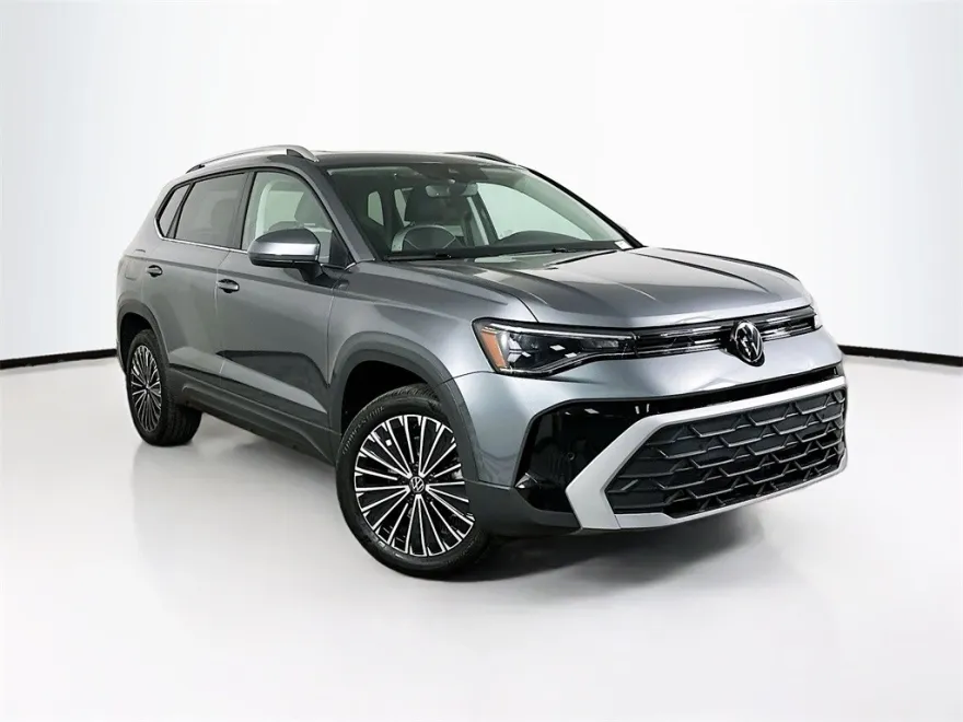 2025 Volkswagen Taos SE photo 1